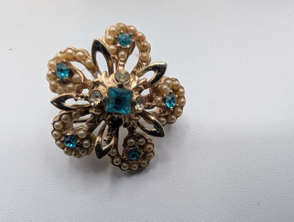 Vintage Japan Gold Tone Faux Pearl Blue Rhinestone Flower Brooch Pin Mid-Century